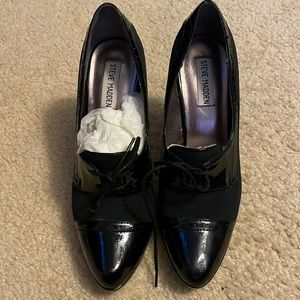 Black heels w/ patent leather detail